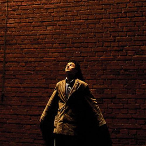 Duvarları Yüksek Evler